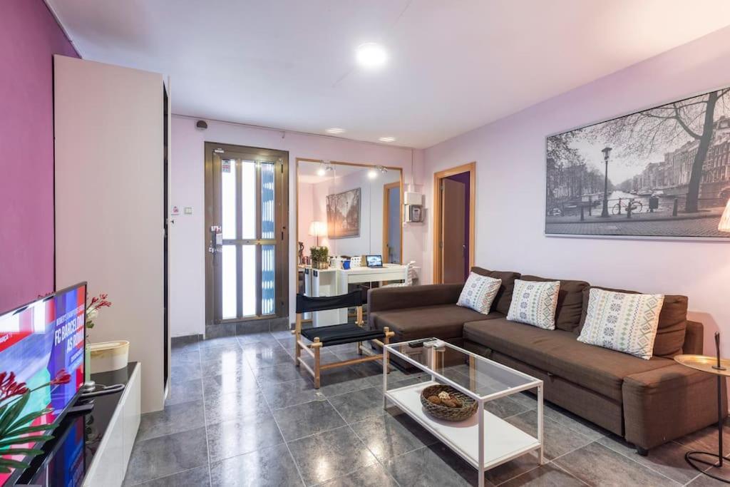 Subway Station Apartment Near Camp Nou ロスピタレート・デ・リョブレガート エクステリア 写真