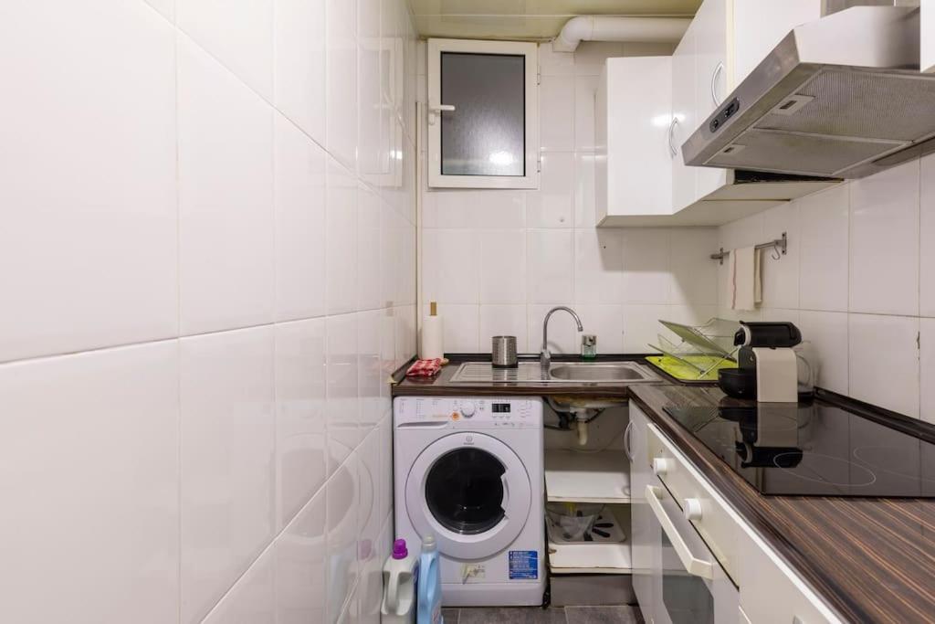 Subway Station Apartment Near Camp Nou ロスピタレート・デ・リョブレガート エクステリア 写真